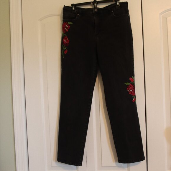 Gloria Vanderbilt Amanda Harvest Rose Black Floral Embroidered Jeans 12 Short - Picture 1 of 16